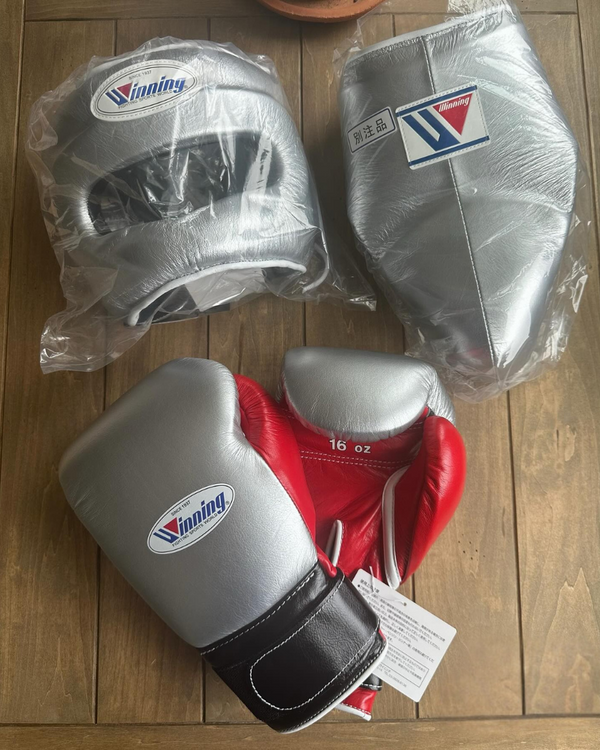 Customizable Silver and Red Winning Boxing Sets With Cheeks Head Guard
